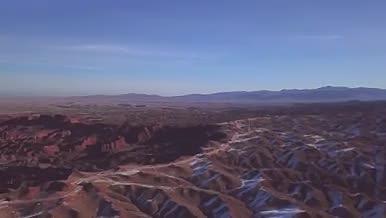 高清航拍平山湖大峡谷视频的预览图